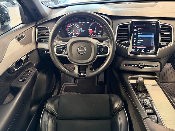 Volvo XC90 16 of 26