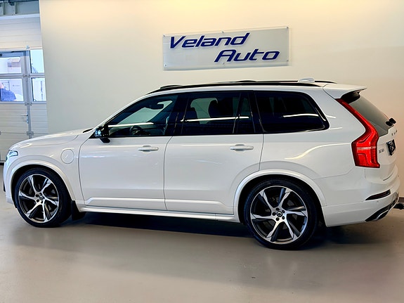 Volvo XC90 3 of 26