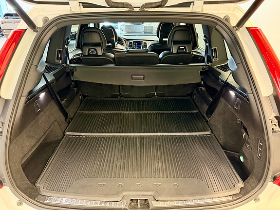 Volvo XC90 10 of 26