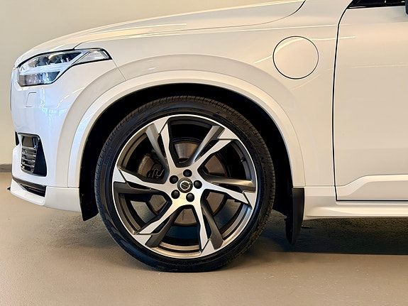 Volvo XC90 8 of 26