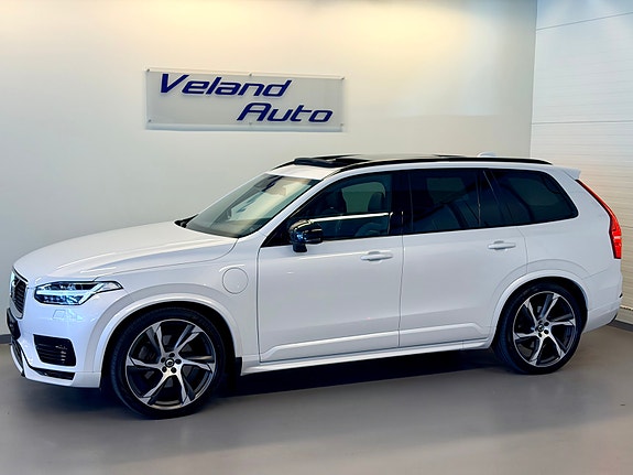 Volvo XC90 4 of 26