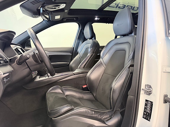 Volvo XC90 18 of 26
