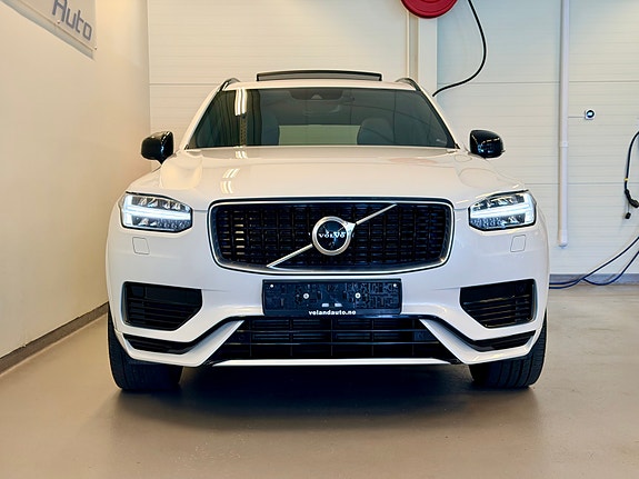 Volvo XC90 2 of 26