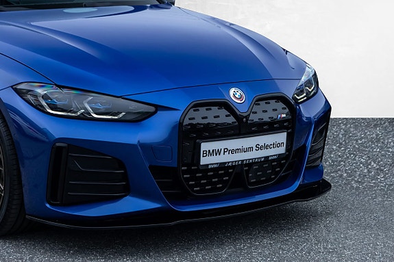 BMW i4 2 of 30