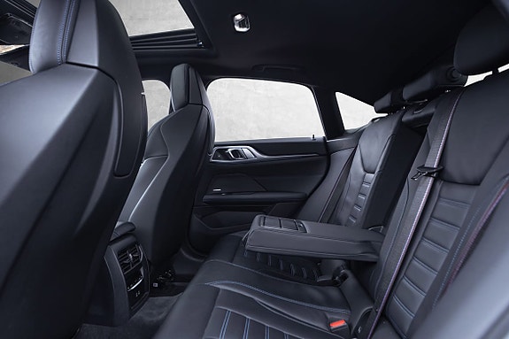 BMW i4 28 of 30