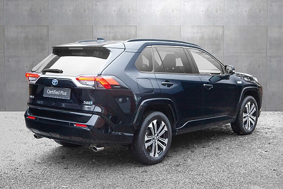 Toyota RAV4 Plug-in Hybrid 4 of 19
