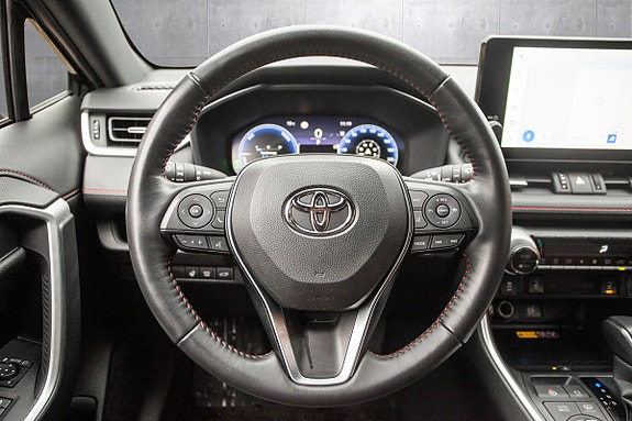 Toyota RAV4 Plug-in Hybrid 9 of 19