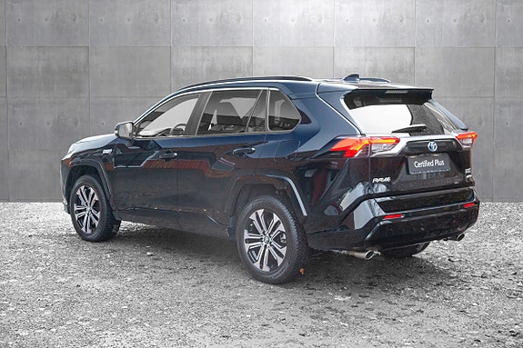 Toyota RAV4 Plug-in Hybrid 2 of 19