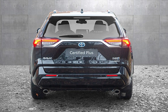 Toyota RAV4 Plug-in Hybrid 3 of 19