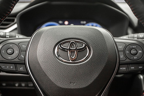 Toyota RAV4 Plug-in Hybrid 10 of 19