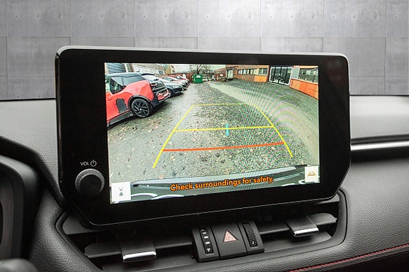 Toyota RAV4 Plug-in Hybrid 13 of 19