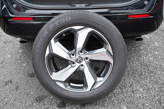 Toyota RAV4 Plug-in Hybrid 19 of 19