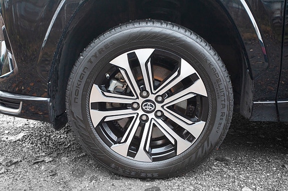 Toyota RAV4 Plug-in Hybrid 18 of 19