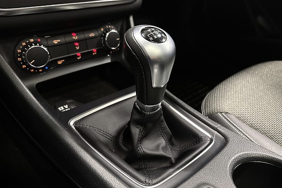 Mercedes-Benz CLA180 16 of 19