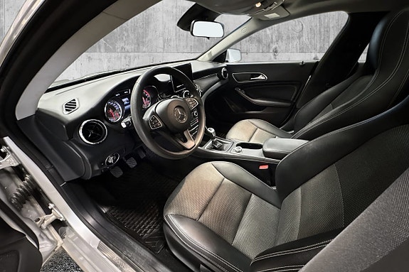 Mercedes-Benz CLA180 9 of 19