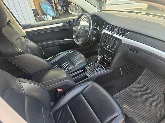 Skoda Superb 6 of 9