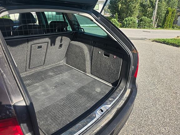Skoda Superb 2 of 9