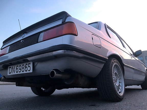 BMW 323i 22 of 23