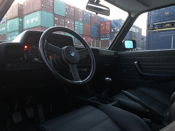 BMW 323i 18 of 23