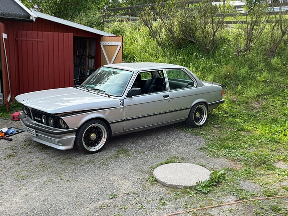 BMW 323i 4 of 23