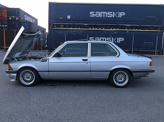 BMW 323i 14 of 23