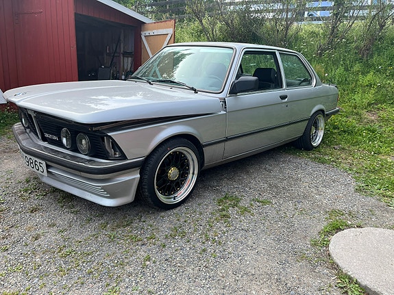 BMW 323i 2 of 23
