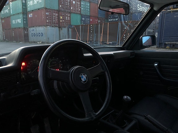 BMW 323i 15 of 23