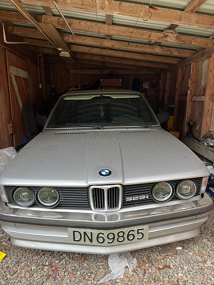 BMW 323i 5 of 23