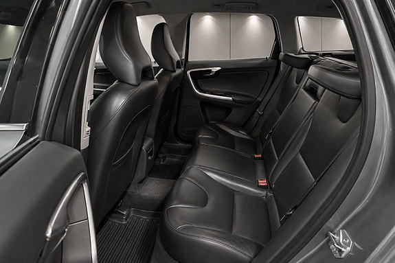 Volvo XC60 8 of 11