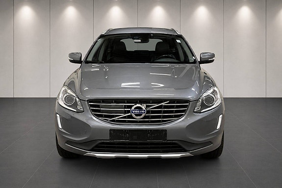 Volvo XC60 2 of 11