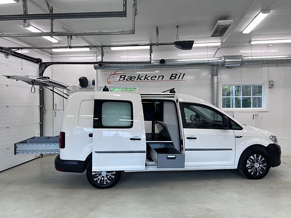 Volkswagen Caddy Maxi 16 of 30