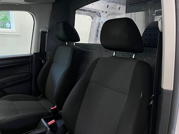 Volkswagen Caddy Maxi 26 of 30