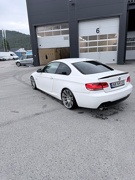 BMW 320d 3 of 11