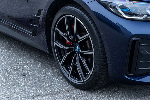 BMW i4 3 of 30