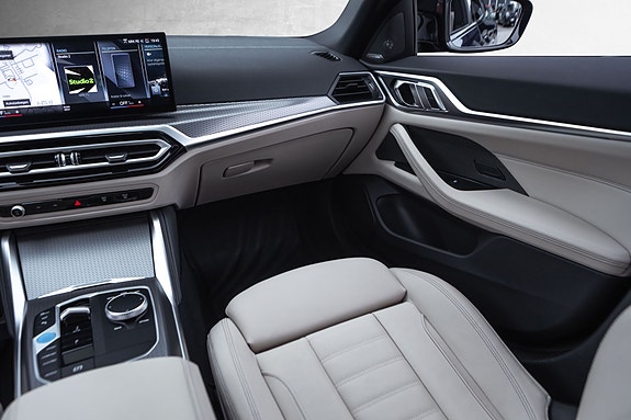 BMW i4 30 of 30