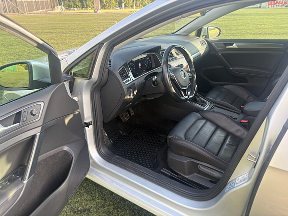 Volkswagen e-Golf VII 6 of 11