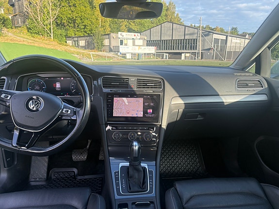 Volkswagen e-Golf VII 10 of 11