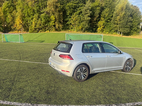 Volkswagen e-Golf VII 4 of 11