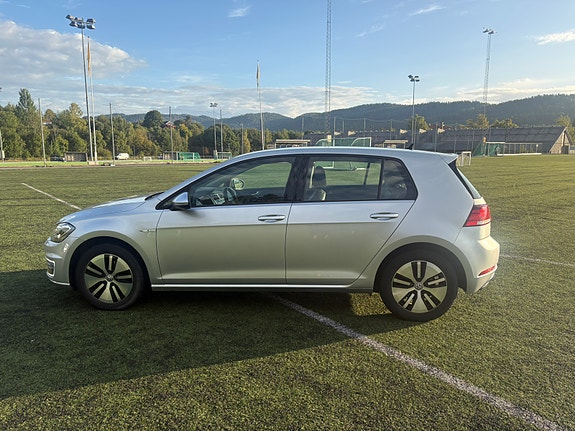 Volkswagen e-Golf VII 2 of 11