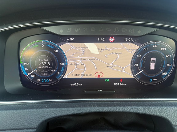 Volkswagen e-Golf VII 11 of 11