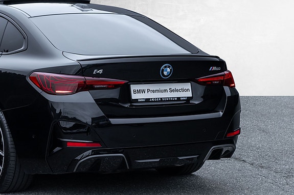 BMW i4 7 of 30