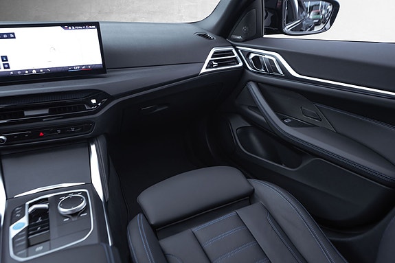 BMW i4 28 of 30