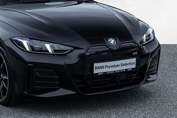 BMW i4 2 of 30