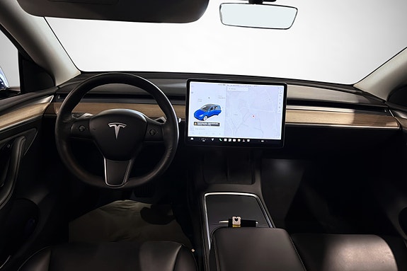 Tesla Model Y 15 of 28