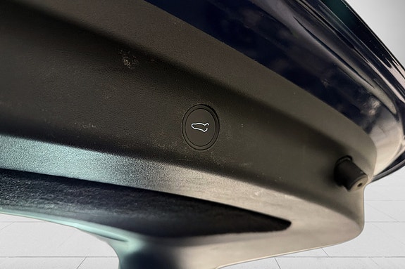 Tesla Model Y 27 of 28