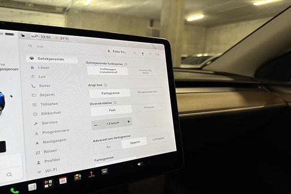 Tesla Model Y 21 of 28