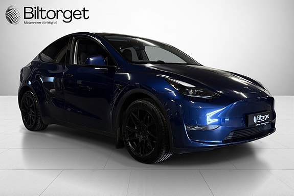 Tesla Model Y 3 of 28