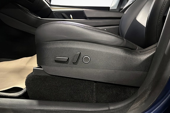 Tesla Model Y 17 of 28