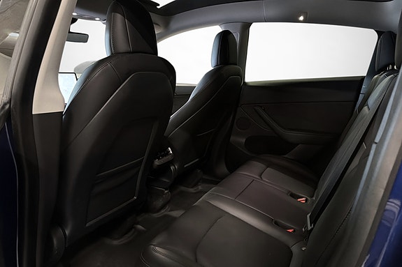 Tesla Model Y 14 of 28