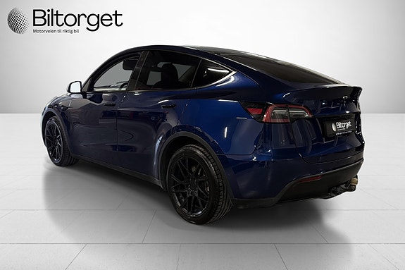 Tesla Model Y 7 of 28